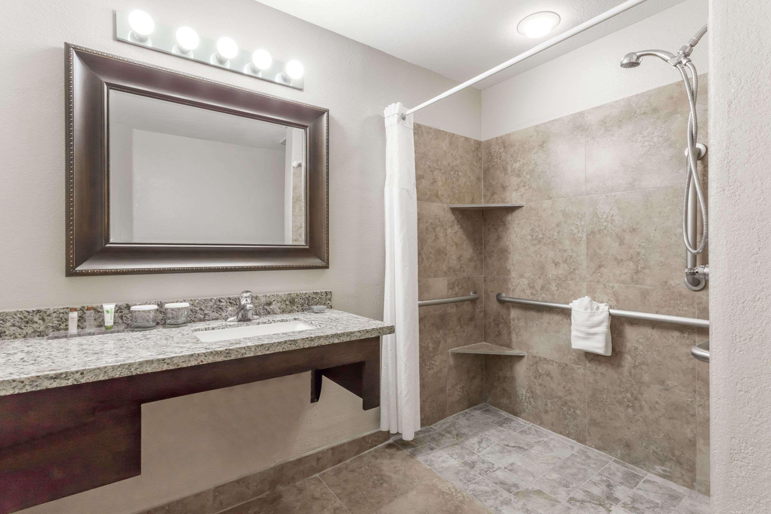 Hawthorn Suites By Wyndham Chandler Exterior photo